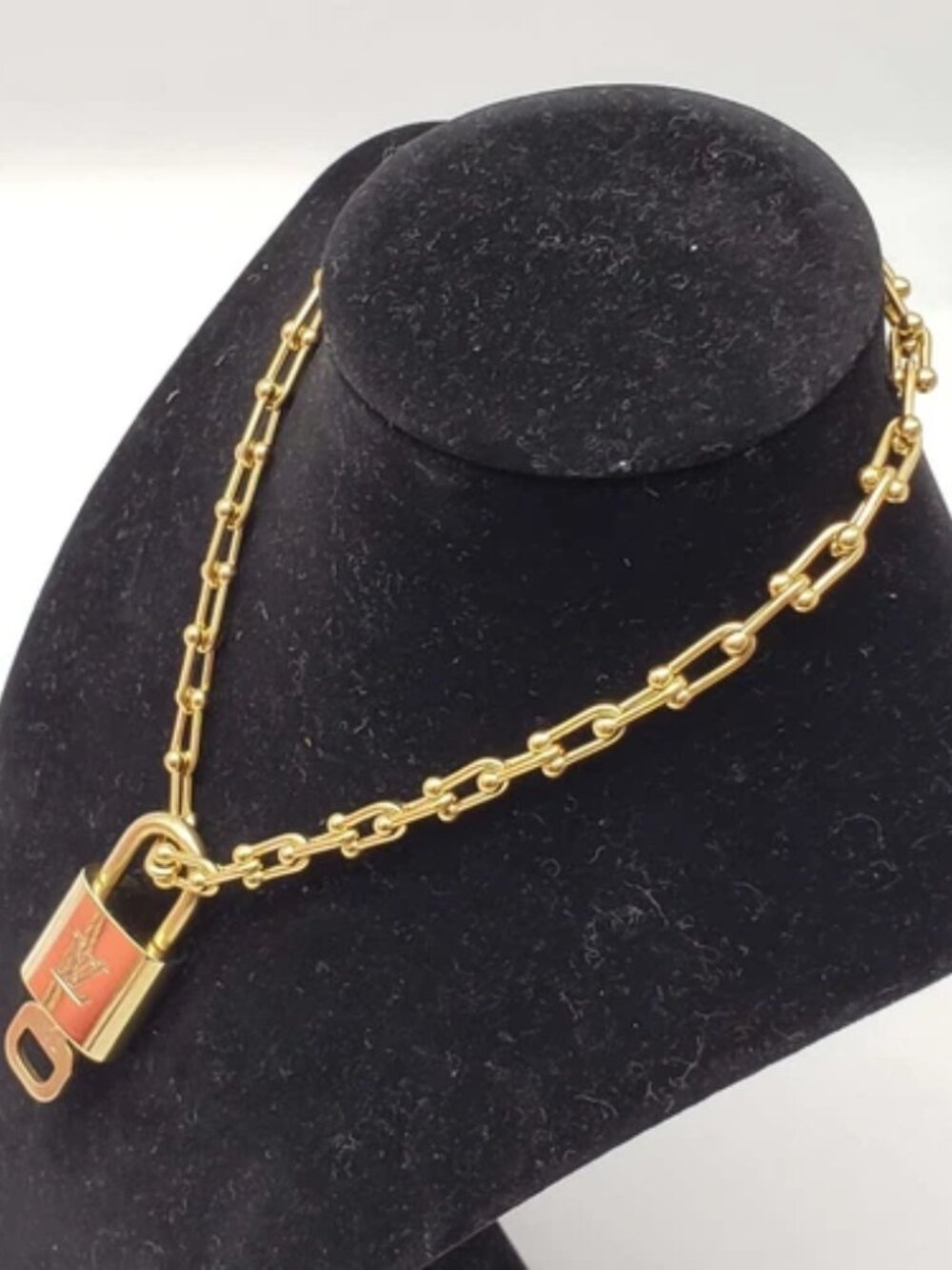 Gold-Plated Necklace with Authentic Louis Vuitton Padlock - Picture 3 of 9